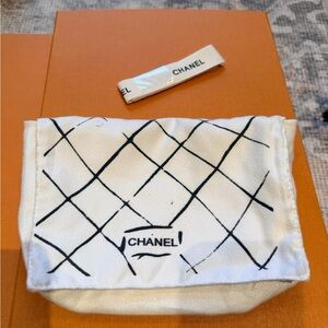 CHANEL Cream and Black folding dust bag with ribbon